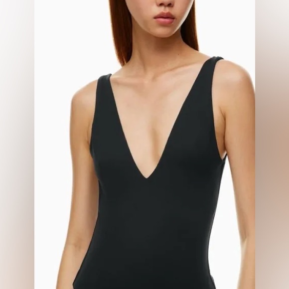 Tops - Wilfred Aritzia deep V contour bodysuit in XS